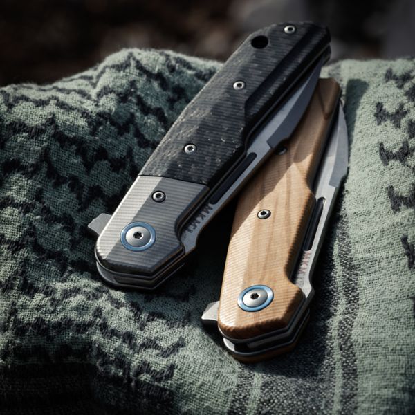 MKM CLAP – M390 SATIN bld - S/S LINER LOCK, OLIVE WOOD hdl - BLU Ti SPACER & CLIP, REMOVABLE FLIPPER - NAIL NICK +ZIP NYLON POUCH